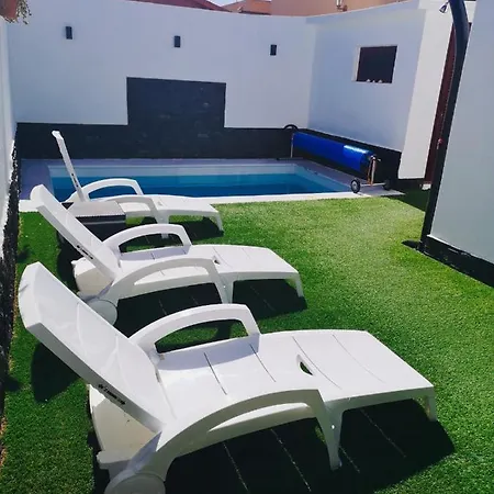 Sunny Paradise, Heater Pool Villa Corralejo