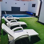 Sunny Paradise, Heater Pool Villa Corralejo
